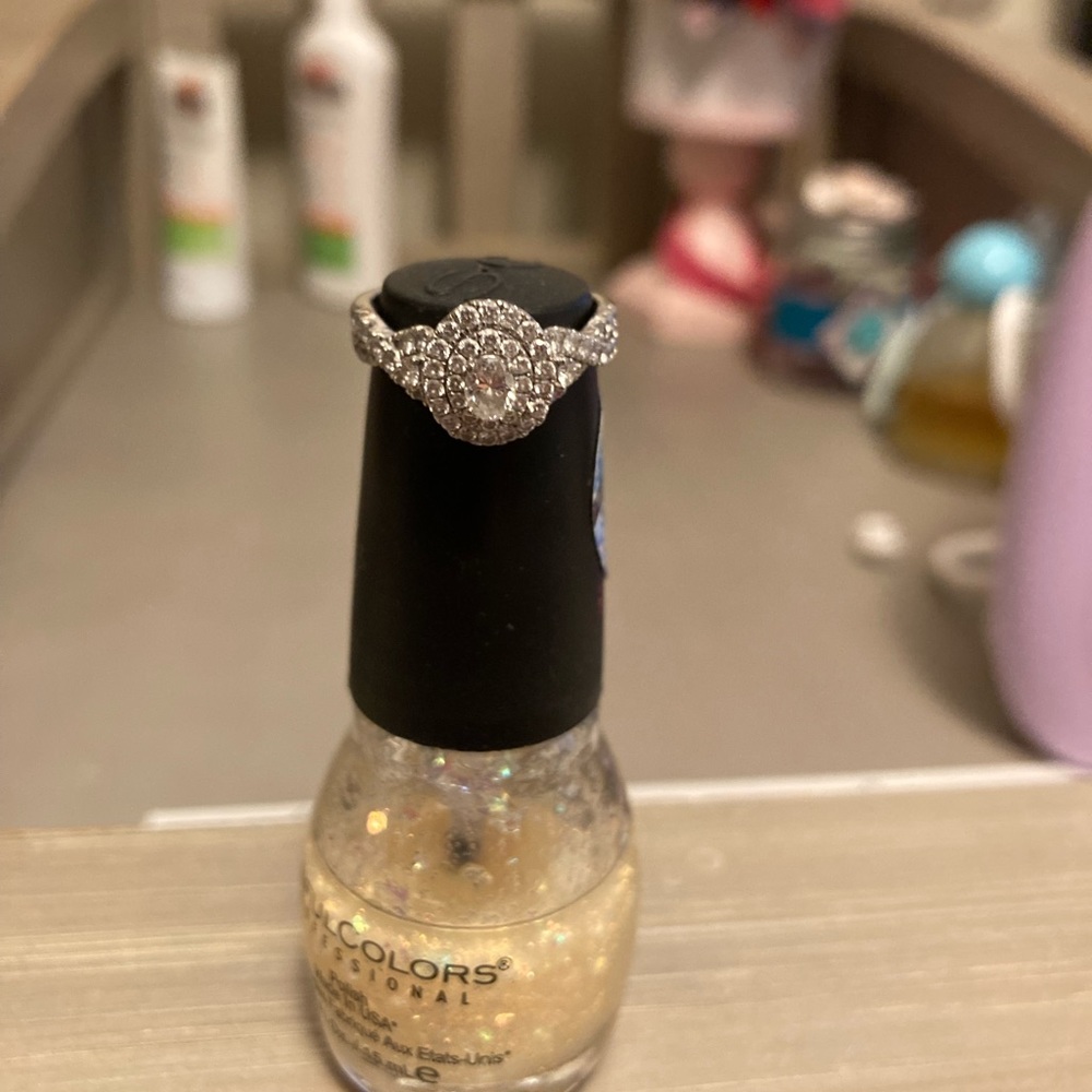 Diamond engagement ring set in white gold